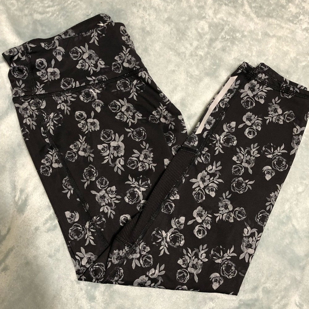 Old Navy Active Workout Capris - size large